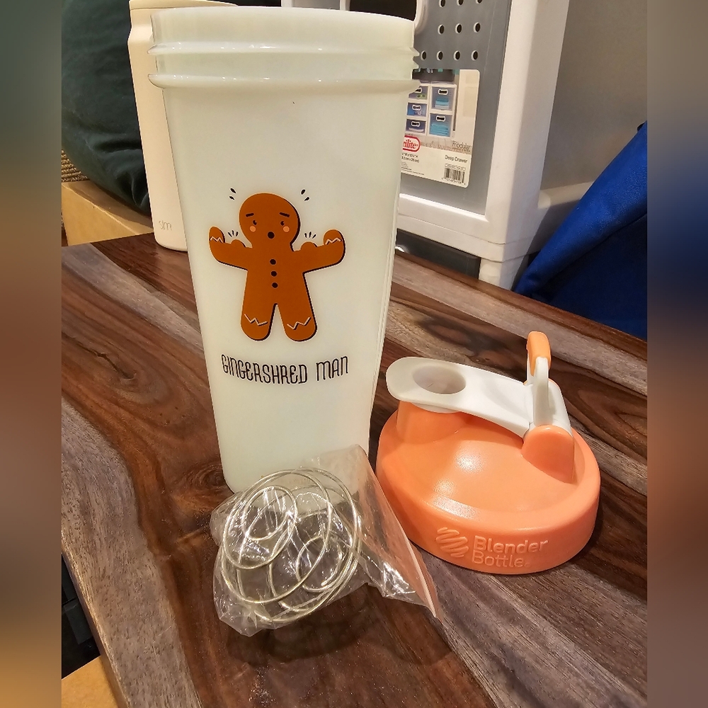 Blender bottle shaker